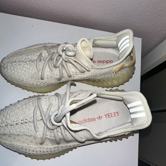Yeezy Boost 350 V2- Light Yellow - Picture 4 of 7
